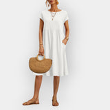 Vestido midi com linhas simples.