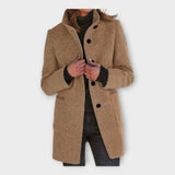 Elegantne mantel ajatu joonega