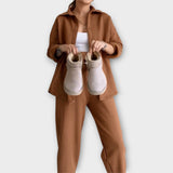 Komplekt nööpide ja elegantse joonega