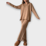 Komplekt lõdvestunud joonte ja minimalistliku disainiga