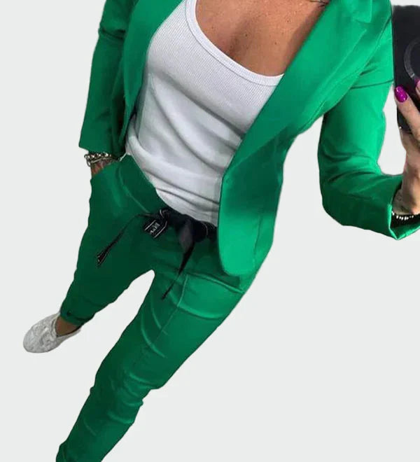 Vaibatult elegantne kaheosaline ülikonnakomplekt