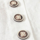 Nööpide ja lühikeste varrukatega pluus