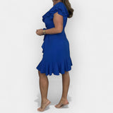 Elegantne kleit naiseliku joonega