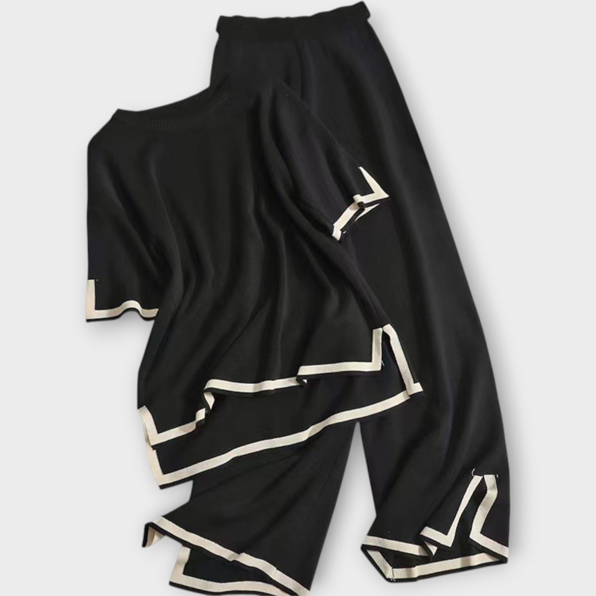 Lühikeste varrukatega kootud komplekt laia lõikega