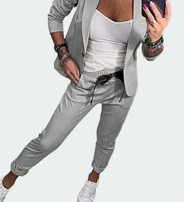 Vaibatult elegantne kaheosaline ülikonnakomplekt