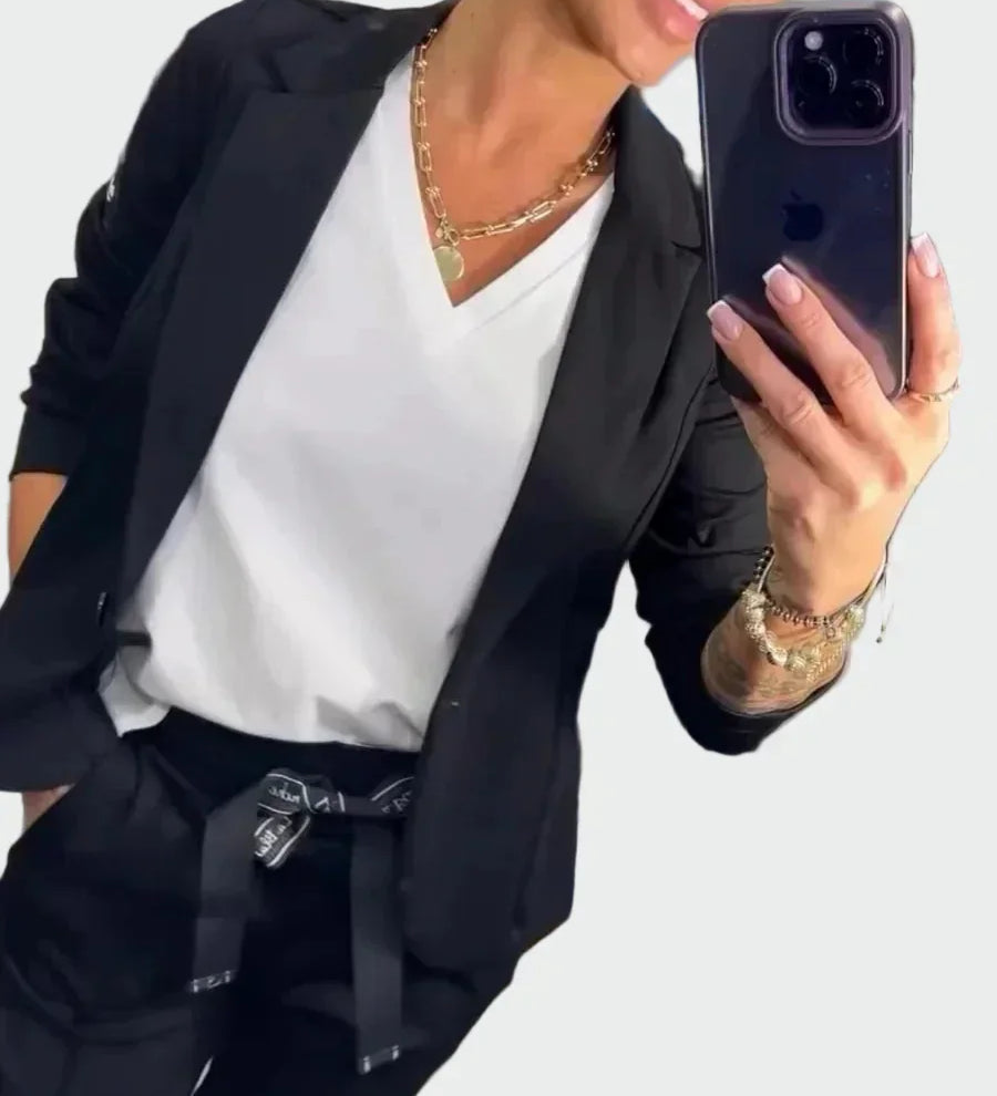 Vaibatult elegantne kaheosaline ülikonnakomplekt