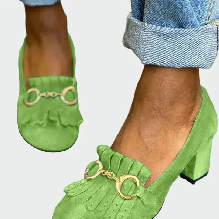 Narmaste ja kuldse pandlaga kingad