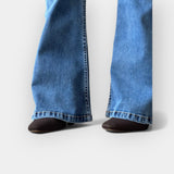 Kõrge vöökohaga laienevad tekstid