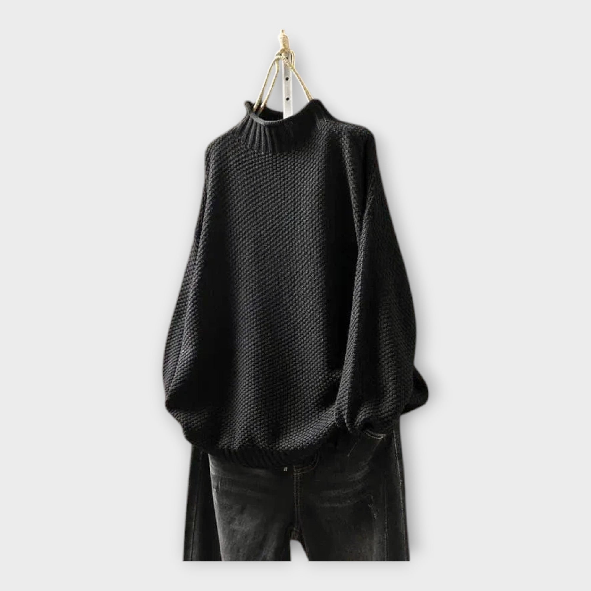 Kootud kampsun kõrge kraega