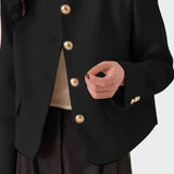 Elegantse joonega jakk