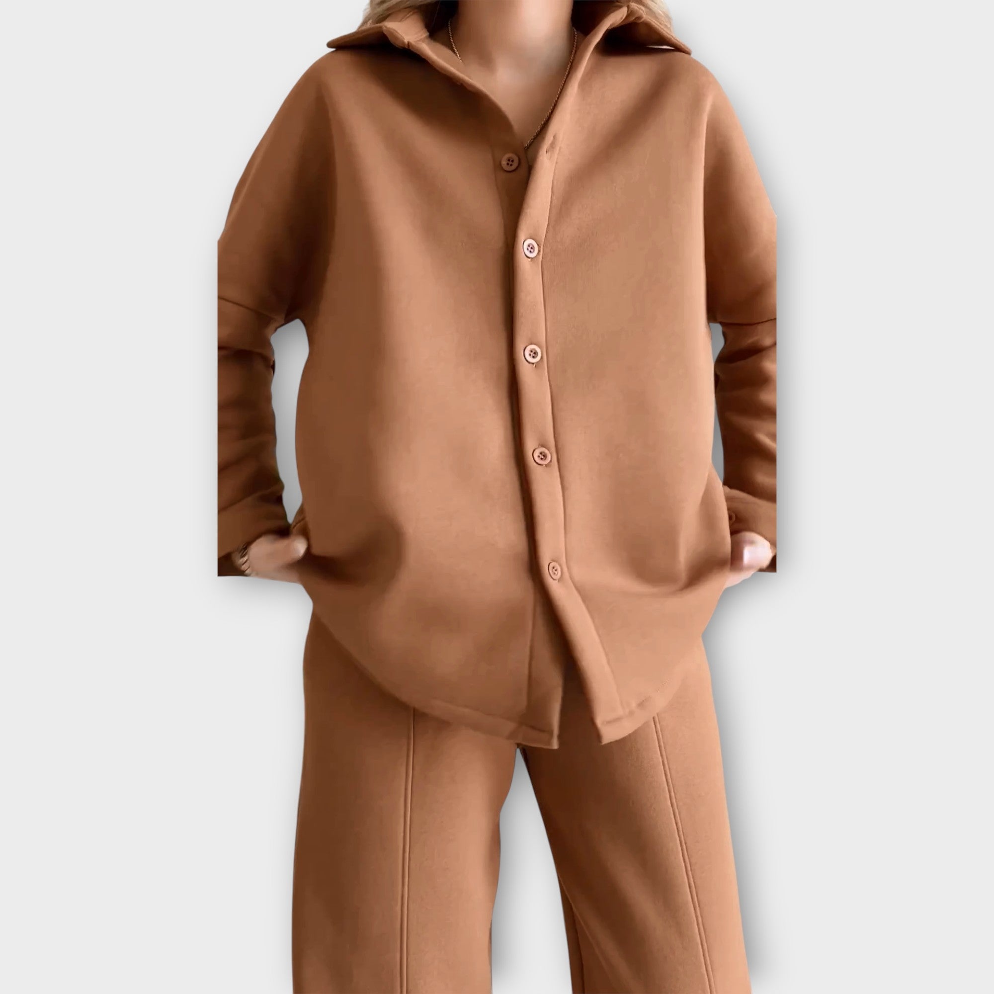 Komplekt nööpide ja elegantse joonega