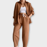 Komplekt nööpide ja elegantse joonega