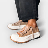 Ténis estilosos com solado grosso