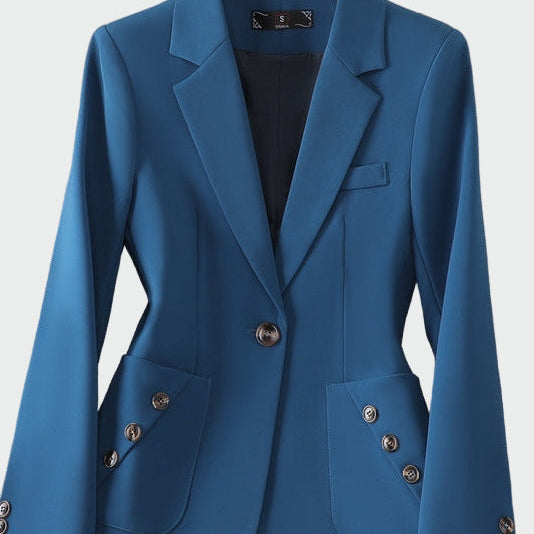 Võluva joonega jakk