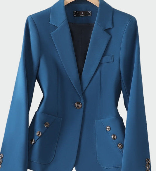 Võluva joonega jakk