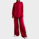 Lõdvestunud joonte ja minimalistliku esteetikaga komplekt