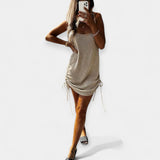 Varrukateta kootud kleit lipsuga