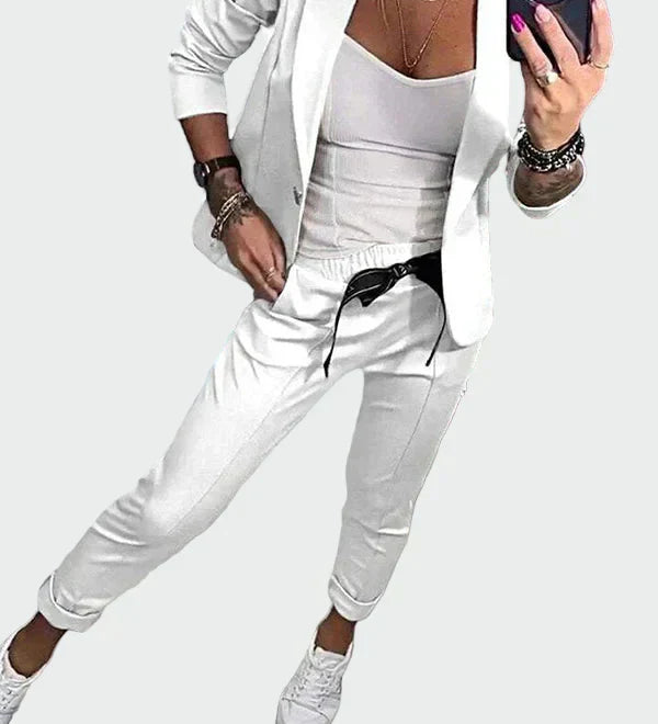 Vaibatult elegantne kaheosaline ülikonnakomplekt