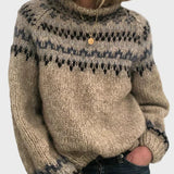 Kootud kõrge kaelusega kampsun