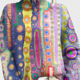 Kootud kõrge kaelusega kampsun päikesemustriga