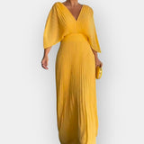 Vestido plissado com linhas elegantes